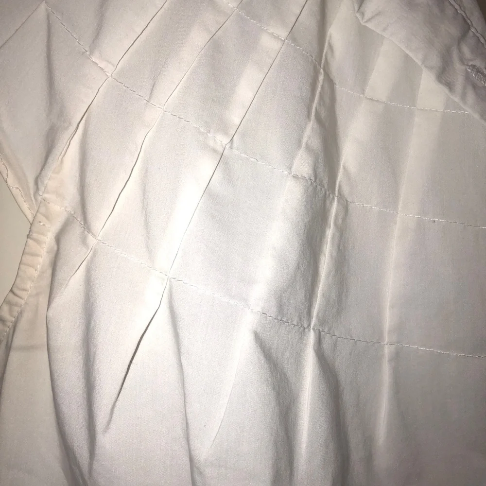 CALVIN KLIEN Pleated White Cap Sleeve Blouse. - Picture 4 of 8